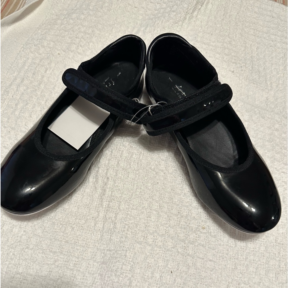 Danskin size 1 girls dance/tap shoes nee but without tags